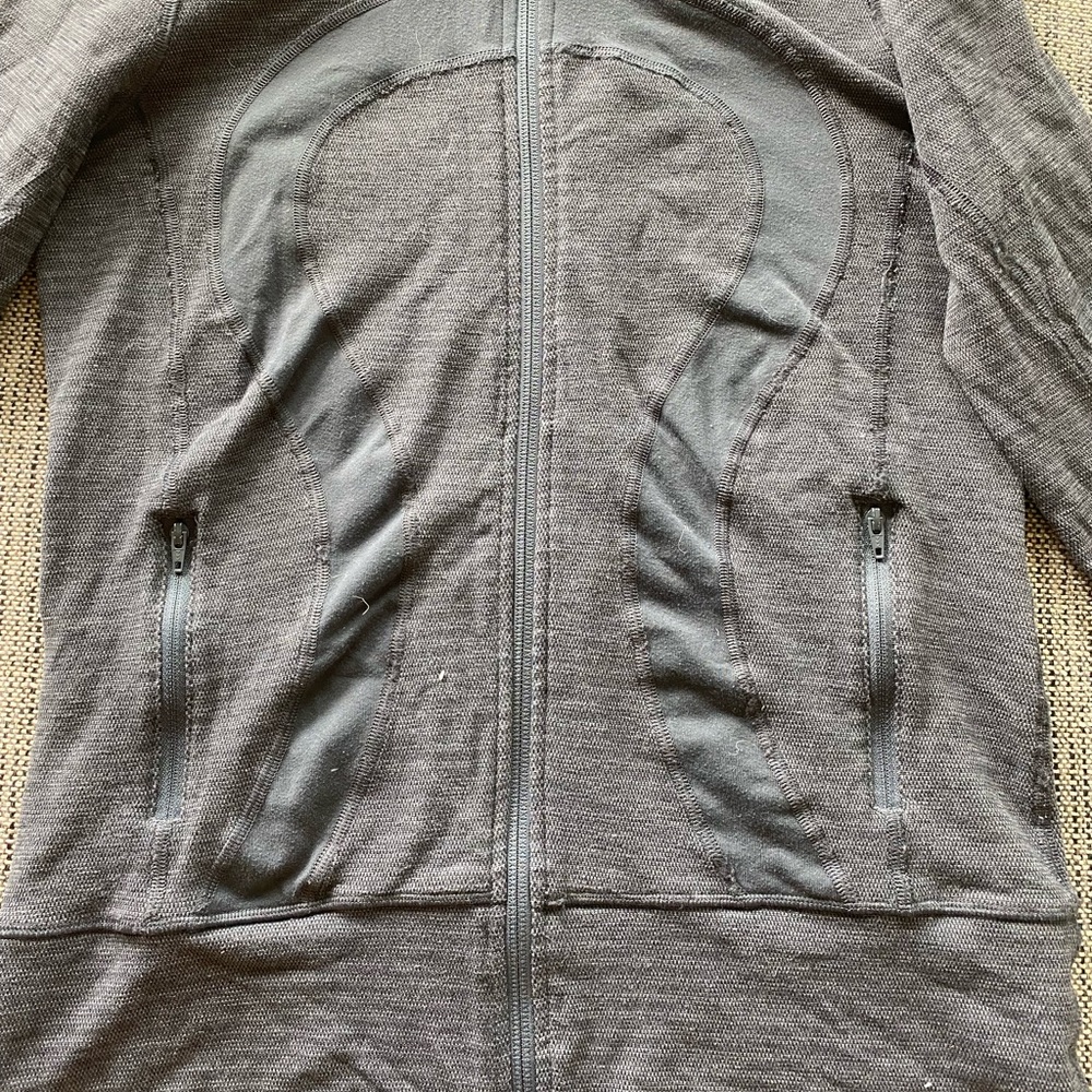 Lululemon jacket size 4